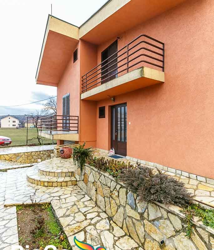 Velika Prostrana Kuća u Gornjoj Gorici - Izdavanje Kuća