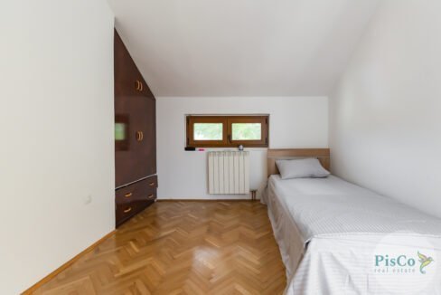Veliki apartman za idzavanje u diplomatskom naselju (19 of 32)