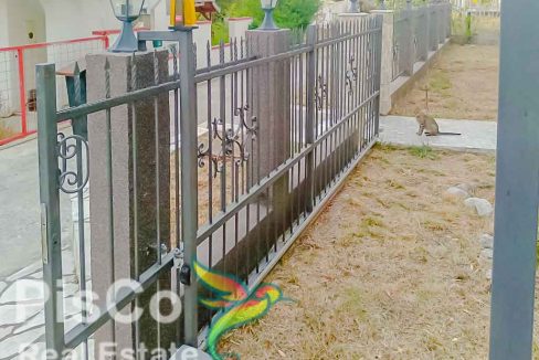 Nekretnine Sutomore - Velika porodična kuća na prodaju (1 of 20)