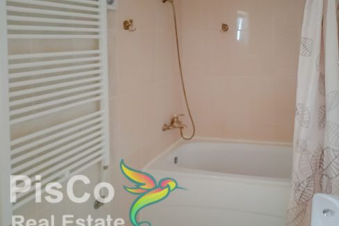 Nekretnine Sutomore - Velika porodična kuća na prodaju (13 of 20)