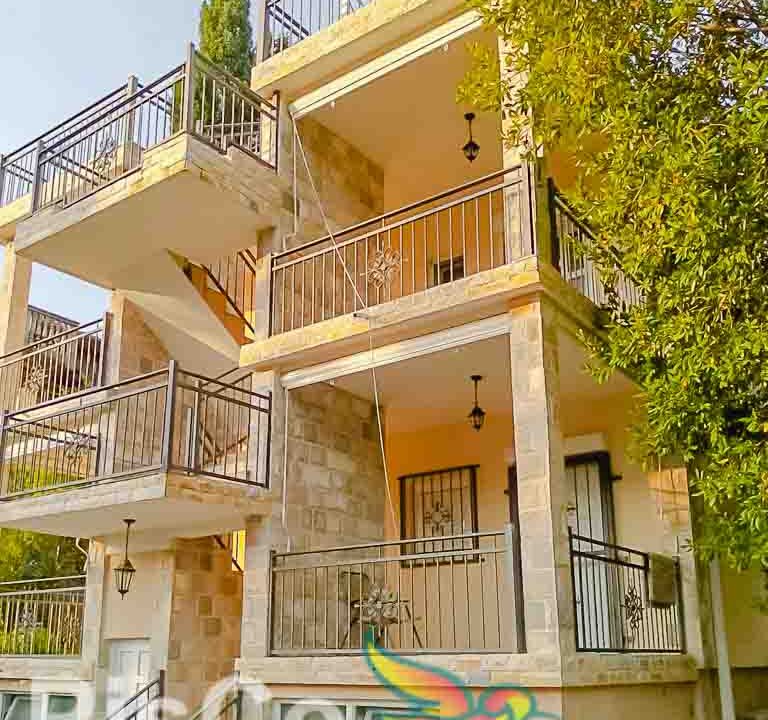 Nekretnine Sutomore - Velika porodična kuća na prodaju (2 of 20)