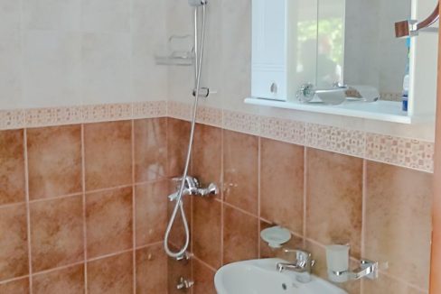 Nekretnine Sutomore - Velika porodična kuća na prodaju (9 of 20)