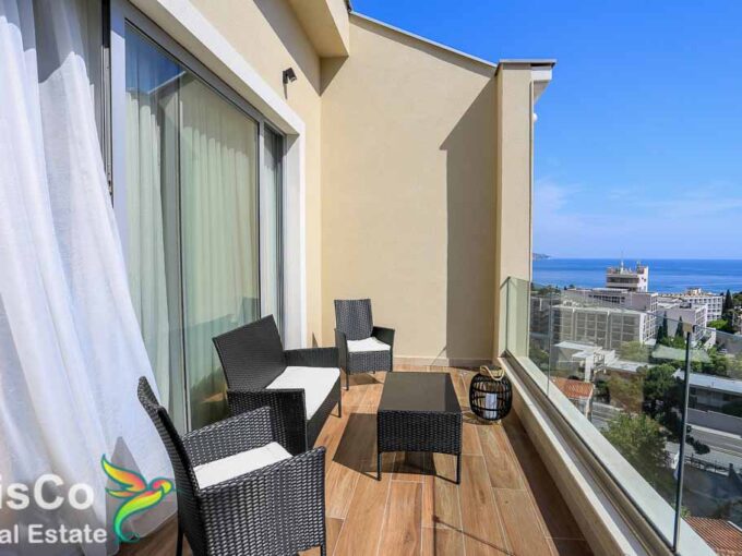 prodaje se dvosoban stan u budvi u centru grada