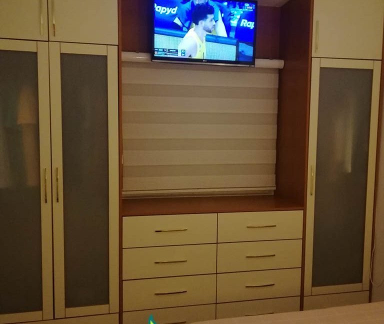Izdaje se jednosoban lux stan u ulici 4. Jula + garaža