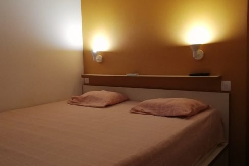 Izdaje se jednosoban lux stan u ulici 4. Jula + garaža