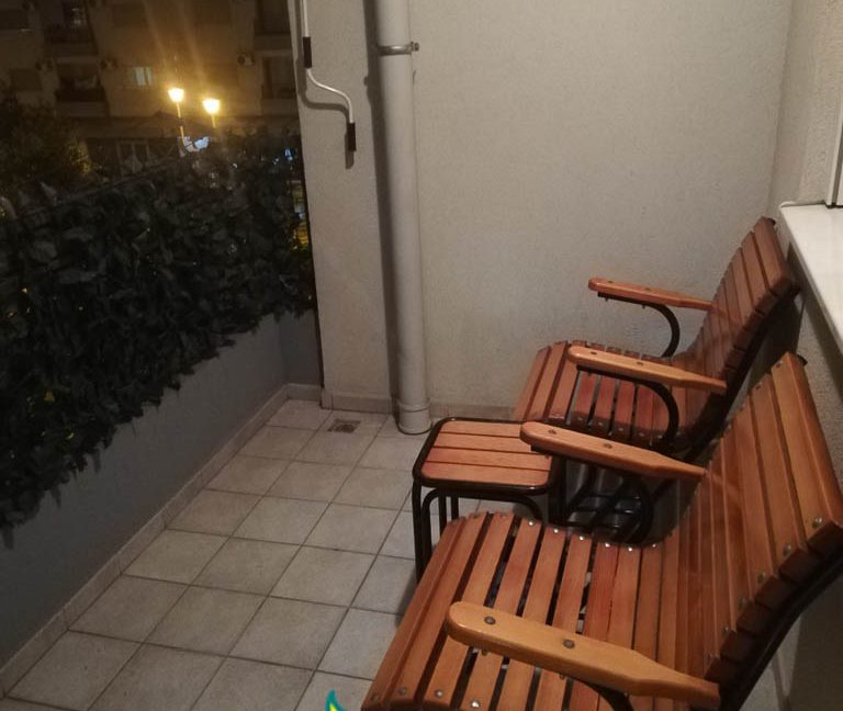 Izdaje se jednosoban lux stan u ulici 4. Jula + garaža