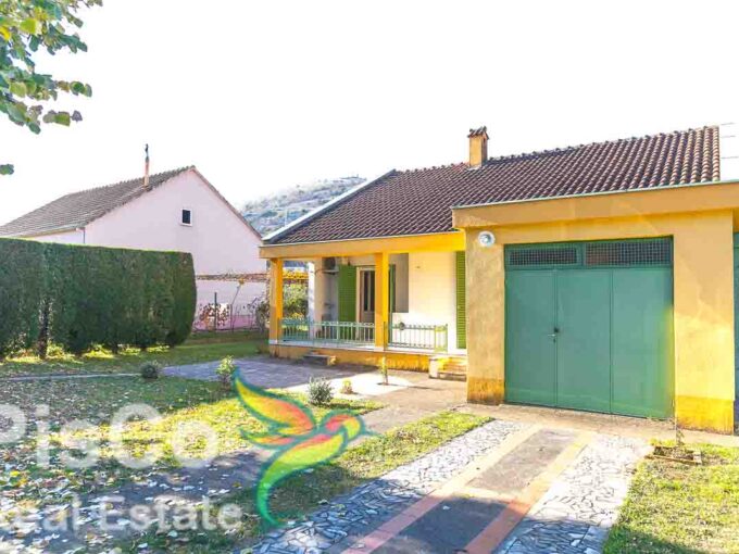 Idilična kuća u Farmacima za porodicu koja želi mir 