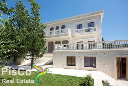 Lux Villa Reževići