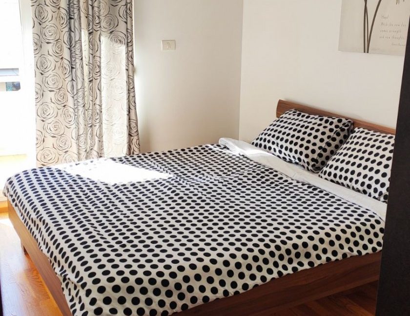 Izdaje se lux jednosoban stan u City Kvartu + garaža | Podgorica