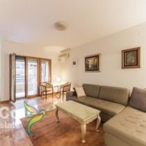 Lijepo namješten veći jednosoban stan na Rimskom Trgu 65m2