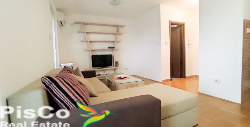 Izdaje se FULL opremljena garsonjera iza Delte sa parking mjestom 32m2 Podgorica