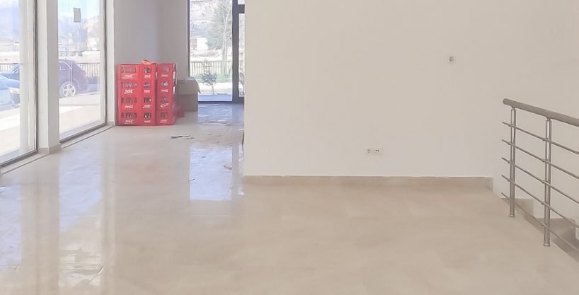 Za izdavanje POSLOVNI PROSTOR u City Kvartu 90+87m2