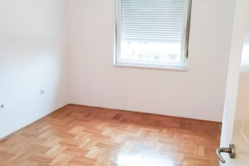 Prazan jednosoban stan Zabjelo (1 of 6)