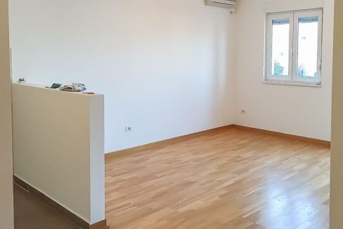 Prazan stan Profesorska zgrada kod Kernela (2 of 13)