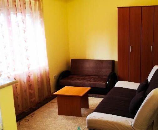 IZDAJE SE Lijepo namještena garsonjera preko puta Dječije Bolnice