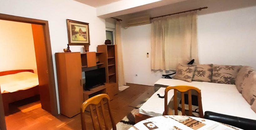 Izdaje se Jednosoban stan u ulici Kralja Nikole 45m2