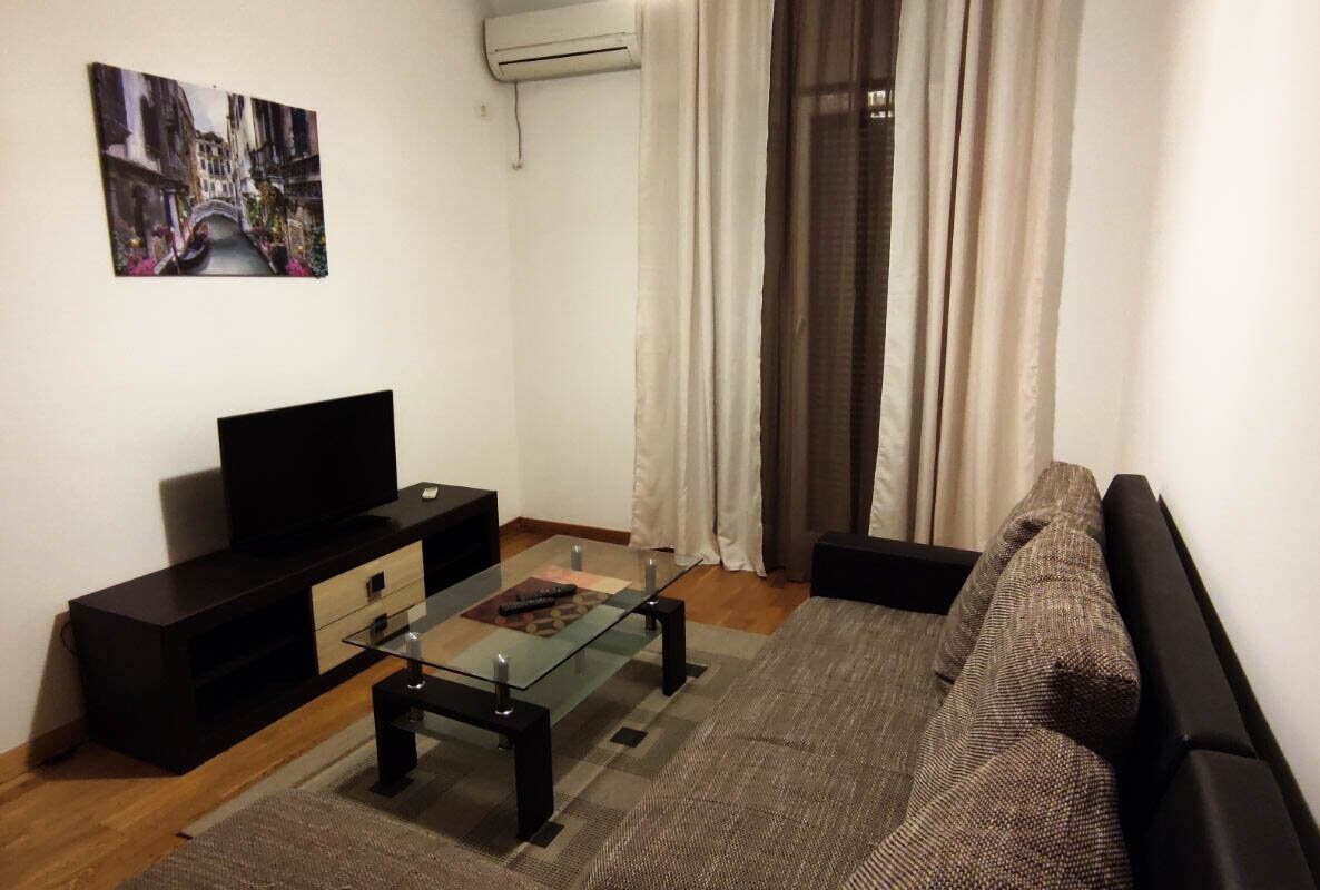 IZDAJE SE Jednosoban stan u City Kvartu 47m2