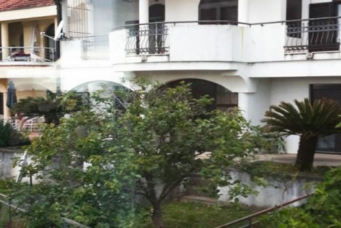 Izdaje se Jednosoban stan pod Goricom + Parking mjesto