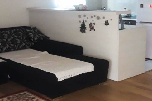 Izdaje se Jednosoban stan pod Goricom + Parking mjesto