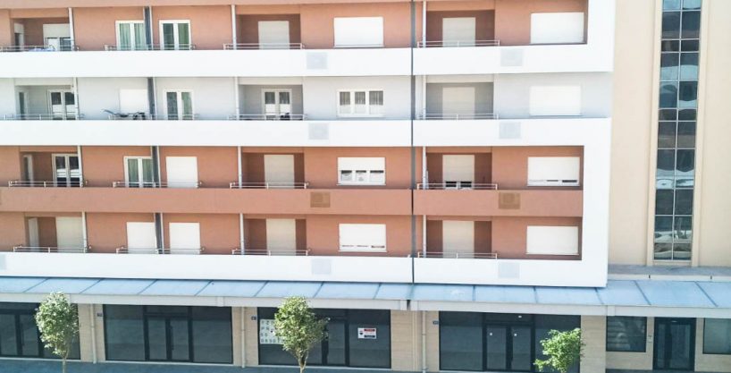 IZDAJE SE Nov, nenamješten jednosoban stan u Central Pointu + Garažno mjesto