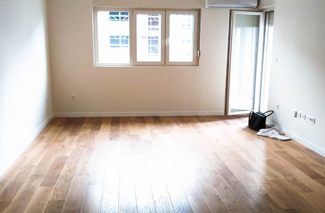 Prazan stan Central Point-2