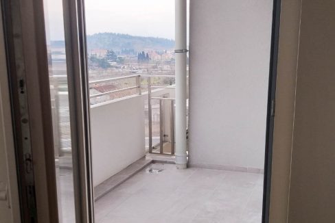 Prazan stan Central Point-4