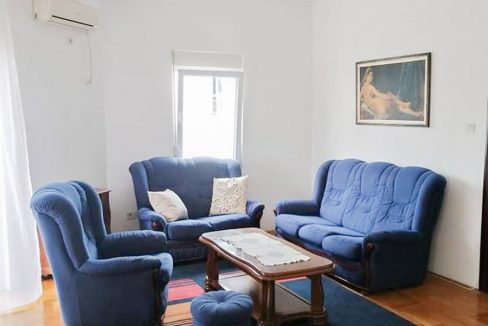 Izdaje se dvosoban stan kod Krivog mosta | Podgorica