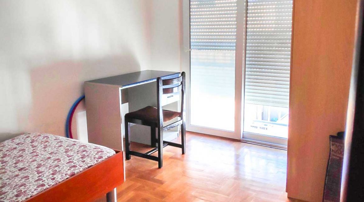 Izdaje se dvosoban stan kod Krivog mosta | Podgorica