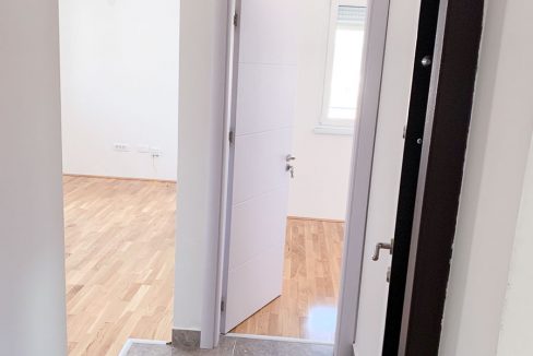 Izdaje se jednosoban nov stan - Nova Dalmatinska | Podgorica