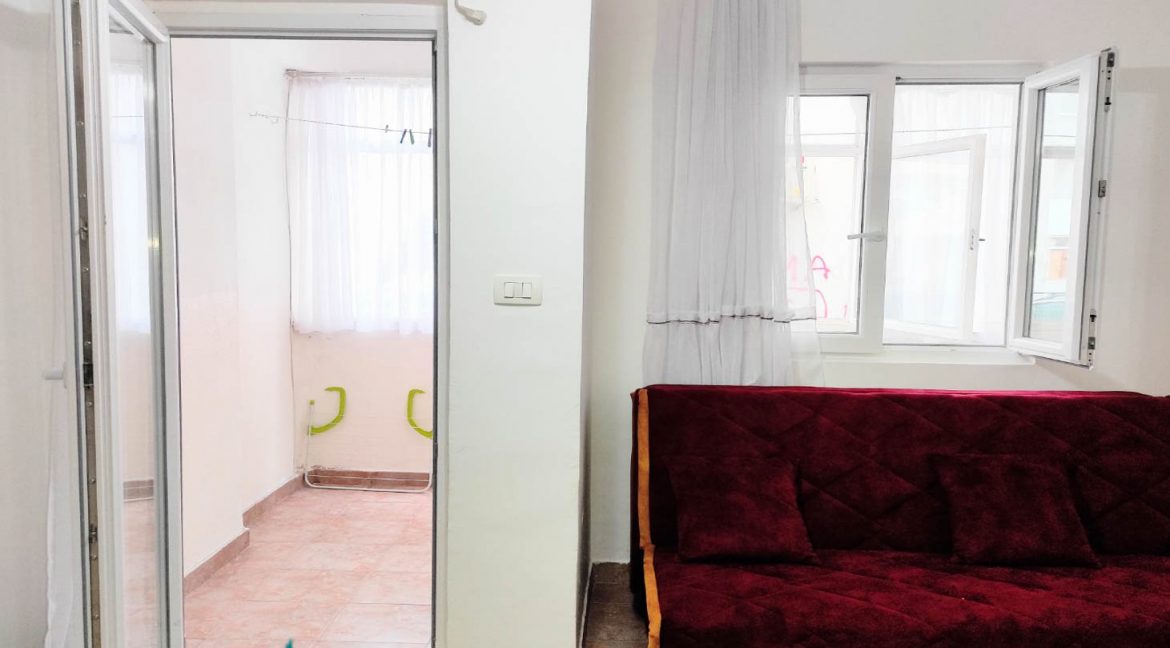 Prodaja garsonjere u baru-8