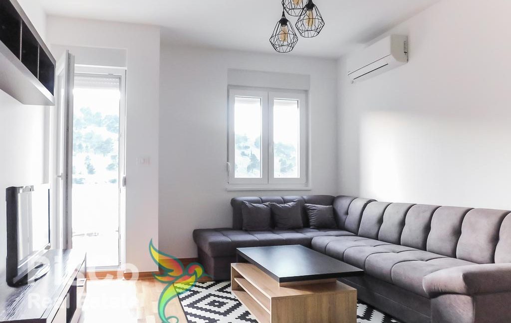 Izdaje se lijepo opremljen jednosoban stan u City Key Podgorica