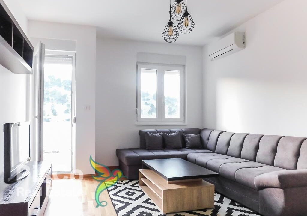 Izdaje se lijepo opremljen jednosoban stan u City Key Podgorica