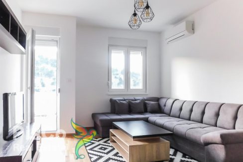 Izdaje se lijepo opremljen jednosoban stan u City Key Podgorica