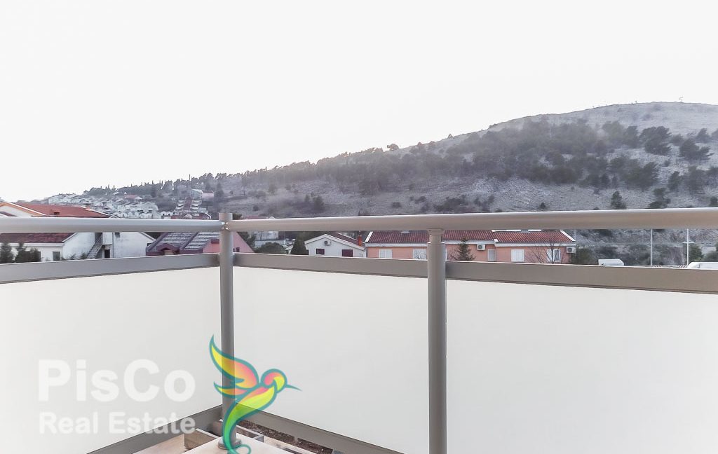 Izdaje se lijepo opremljen jednosoban stan u City Key Podgorica