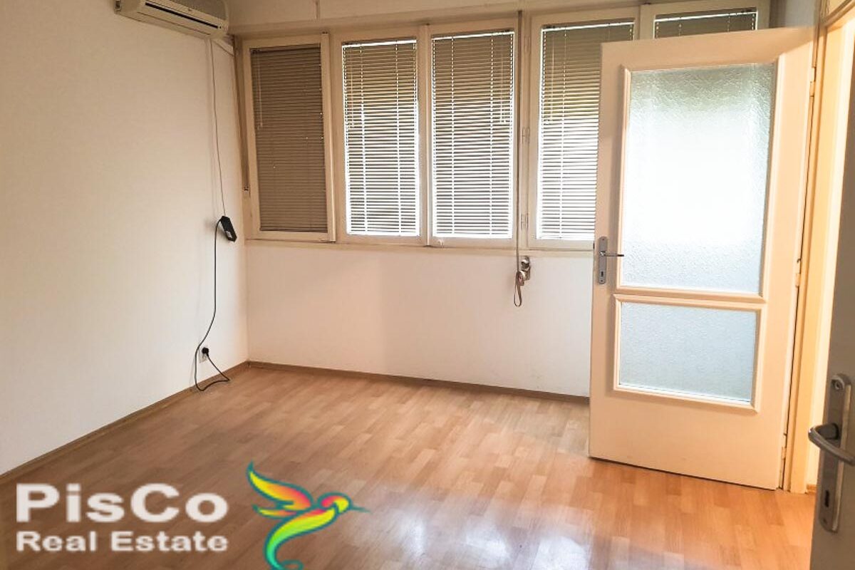 Izdaje se Poslovni prostor preko puta redakcije Dan-a