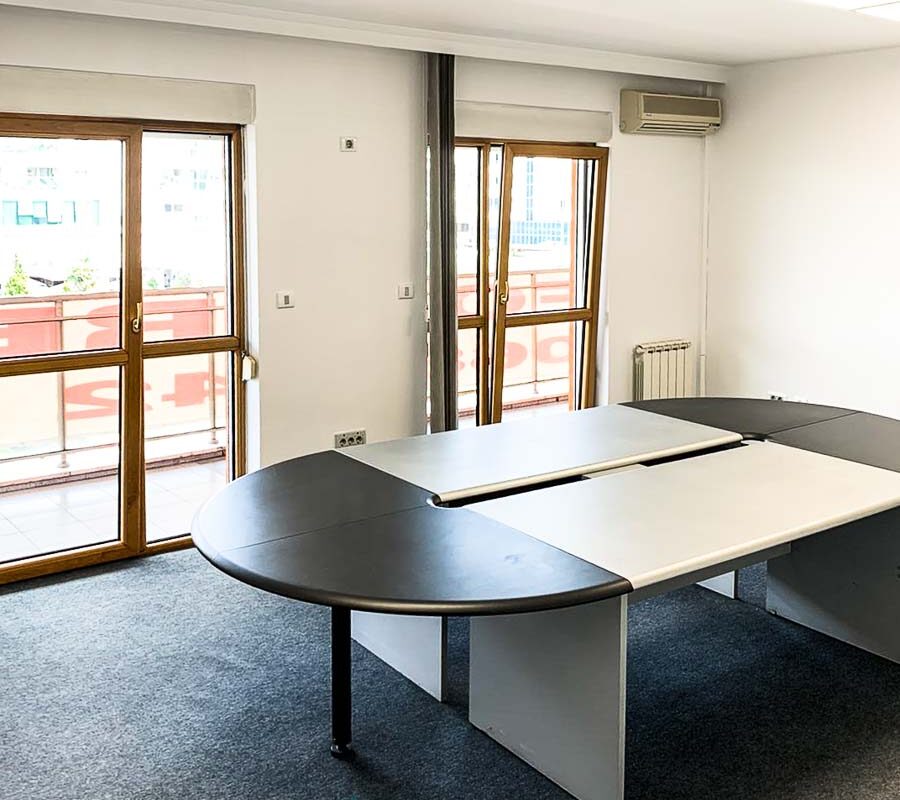 Izdaje se kancelarijski prostor na bulevaru Petra Cetinjskog 140m2