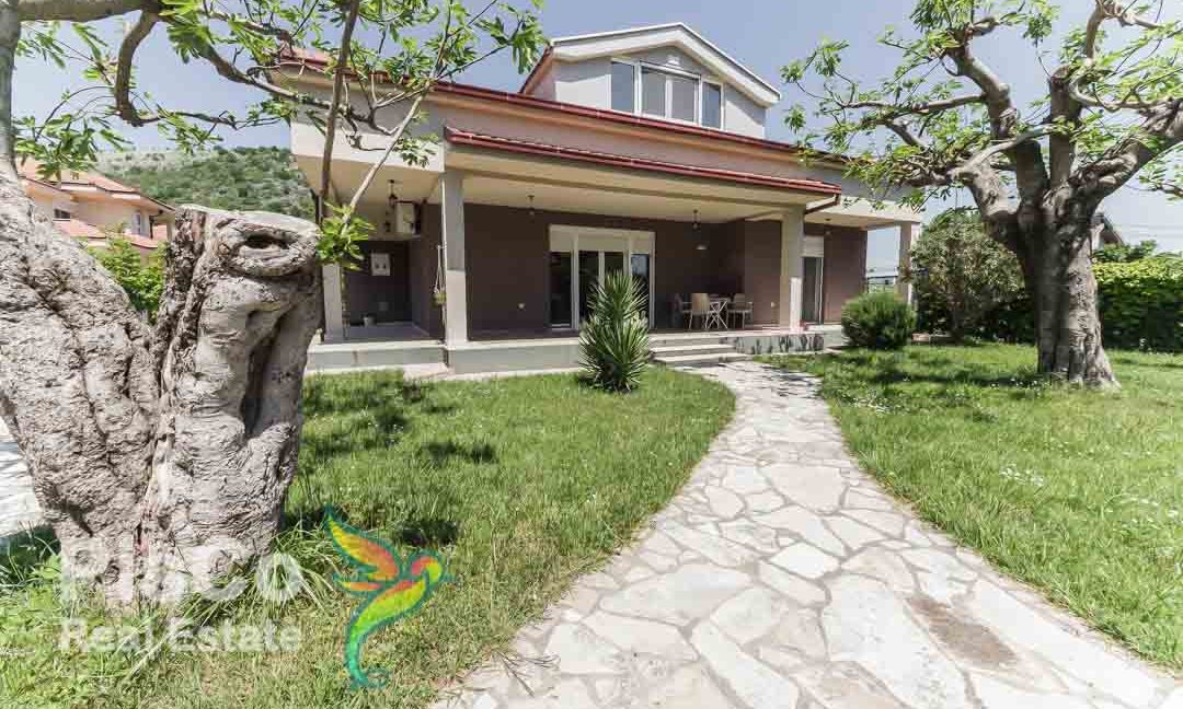 Prodaje se kuća u Tološima l Podgorica