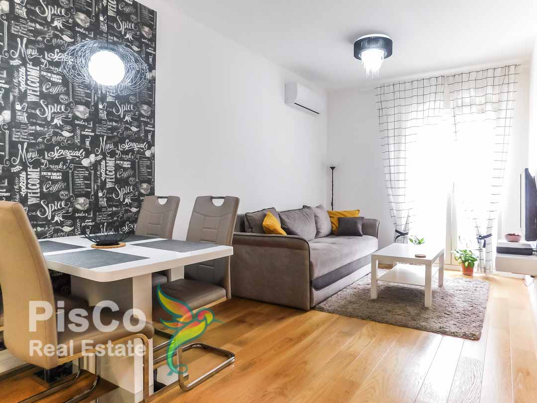 Lux one-bedroom apartment rented in Central Point