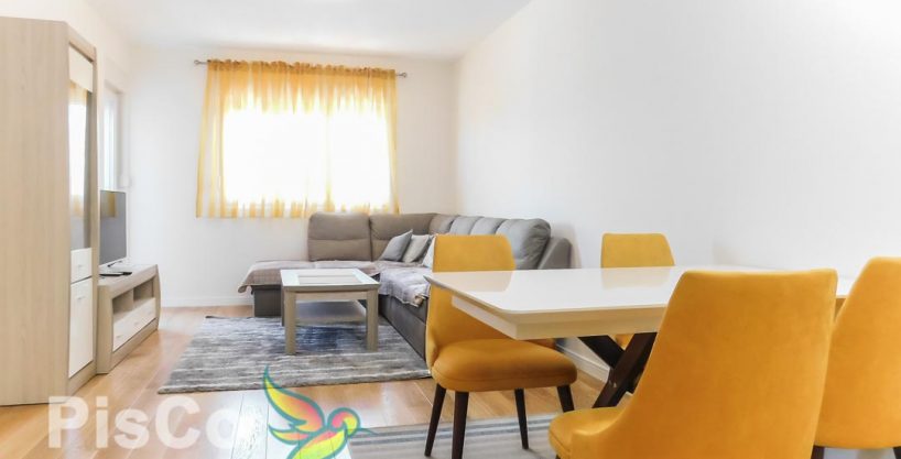 Izdaje se lux dvosoban stan u Central Pointu + garažno mjesto