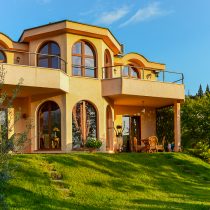 Izdaje se kuća u Zagoriču 240m2