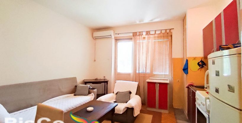 Izdaje se jednosoban stan na odličnoj lokaciji 45m2