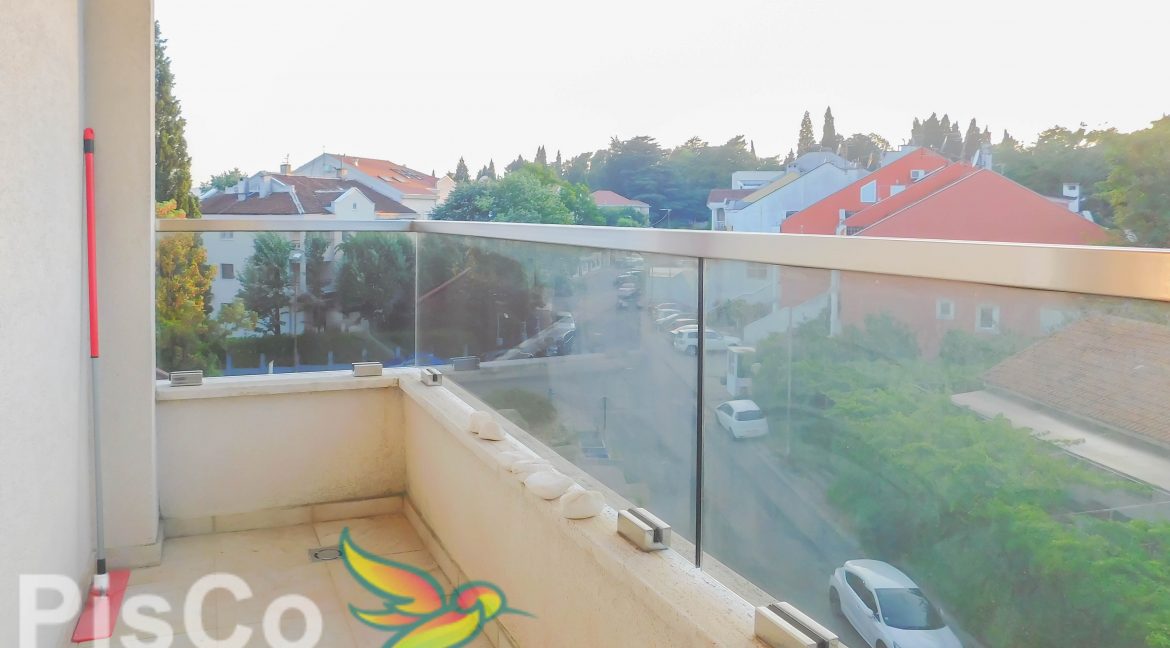 Izdaje se LUX TROSOBAN STAN ISPOD GORICE 120m2