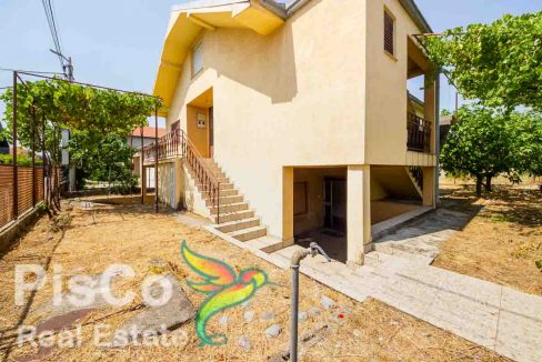 Houses for sale Podgorica - Large family house on Konik