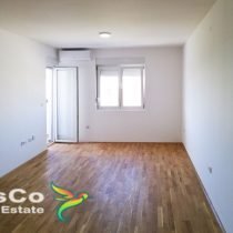 Izdaje se nenamjesten dvosoban stan na Tuškom putu 70m2