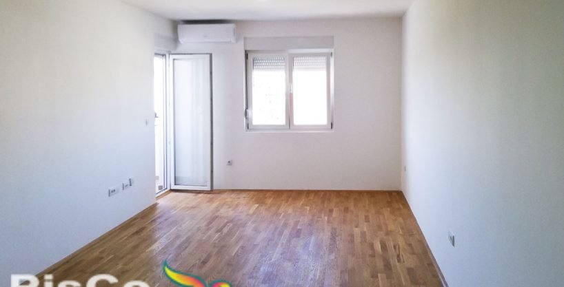 Izdaje se nenamjesten dvosoban stan na Tuškom putu 70m2