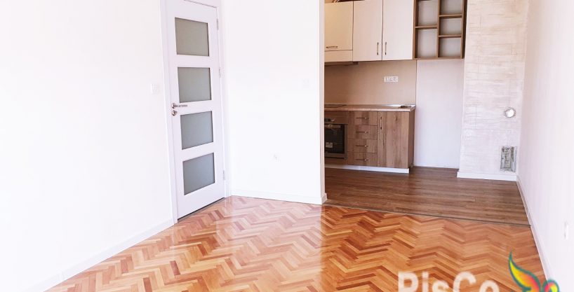 Izdaje se KOMPLET RENOVIRAN nenamješten dvosoban stan kod Gintaša 60m2