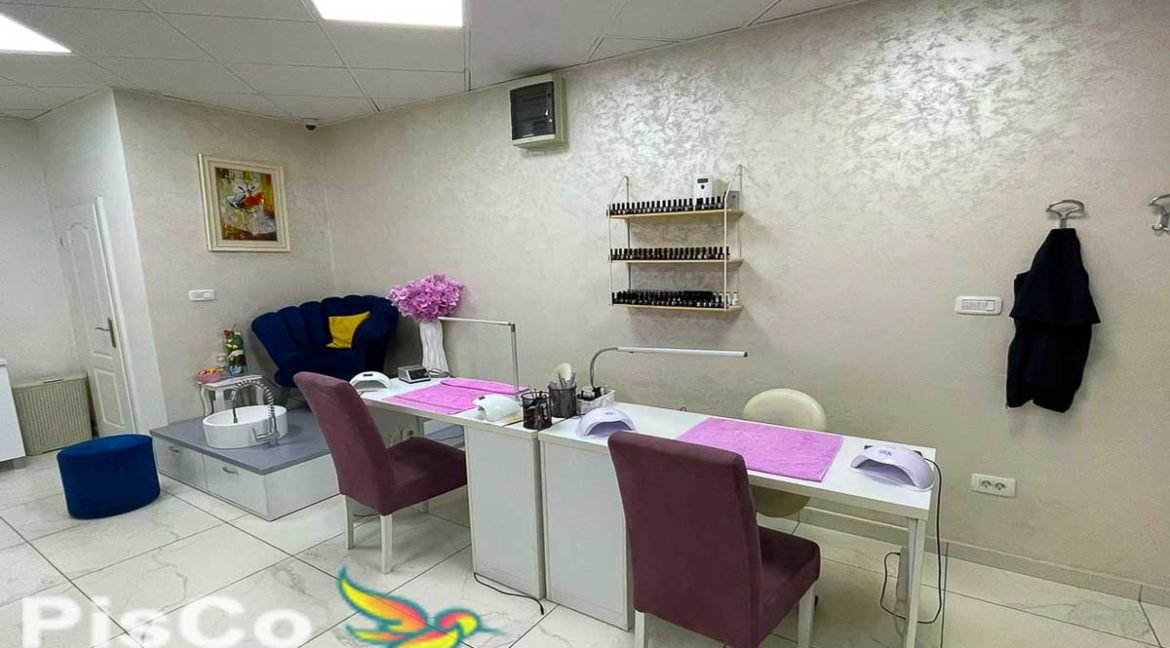 Kompletno opremljen kozmeticki salon u Zabjelskoj vektri-3