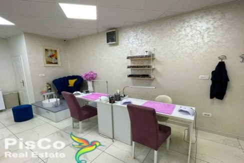 Kompletno opremljen kozmeticki salon u Zabjelskoj vektri-3
