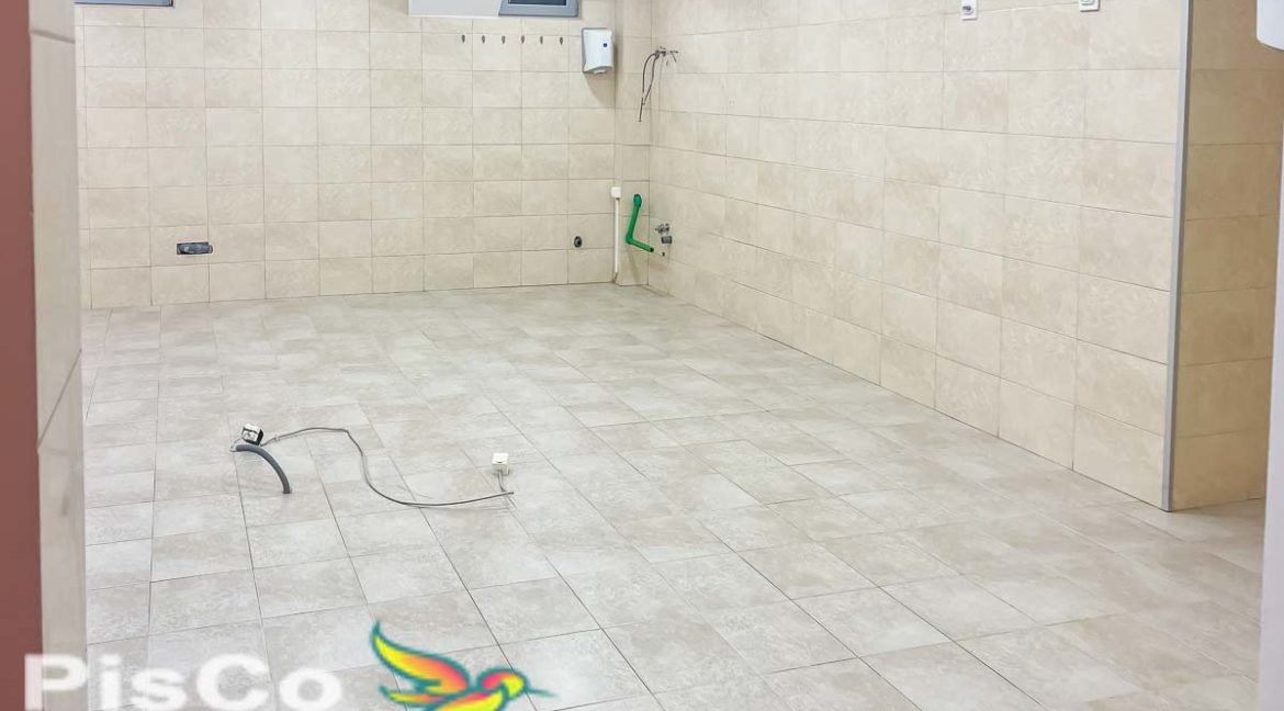 Sredjen poslovni prostor u ulici Baku (2 of 5)