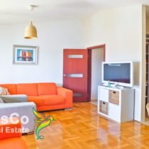 Izdaje se lijepo namješten dvosoban stan 68m2+2 balkona u Bloku 9